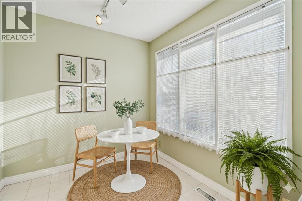 308 Woodvale Crescent Sw, Calgary, AB - Indoor