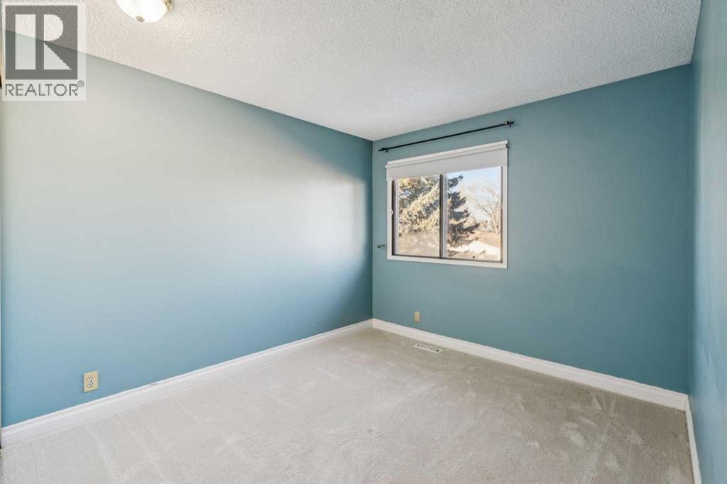 308 Woodvale Crescent Sw, Calgary, AB - Indoor Photo Showing Other Room