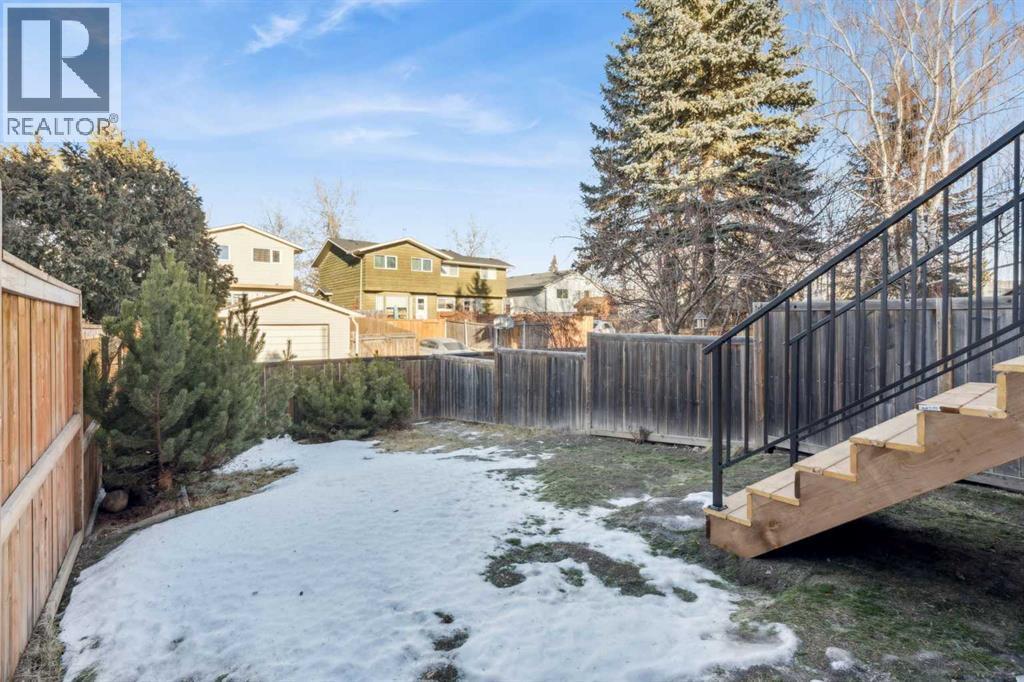 308 Woodvale Crescent Sw, Calgary, AB - Outdoor