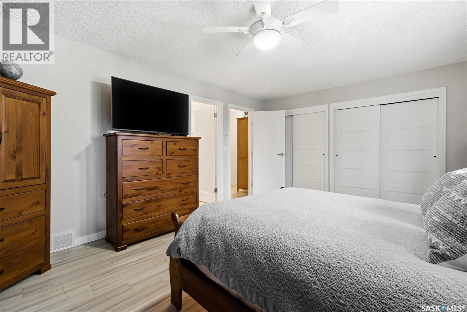 198 Plainsview Drive, Regina, SK - Indoor Photo Showing Bedroom