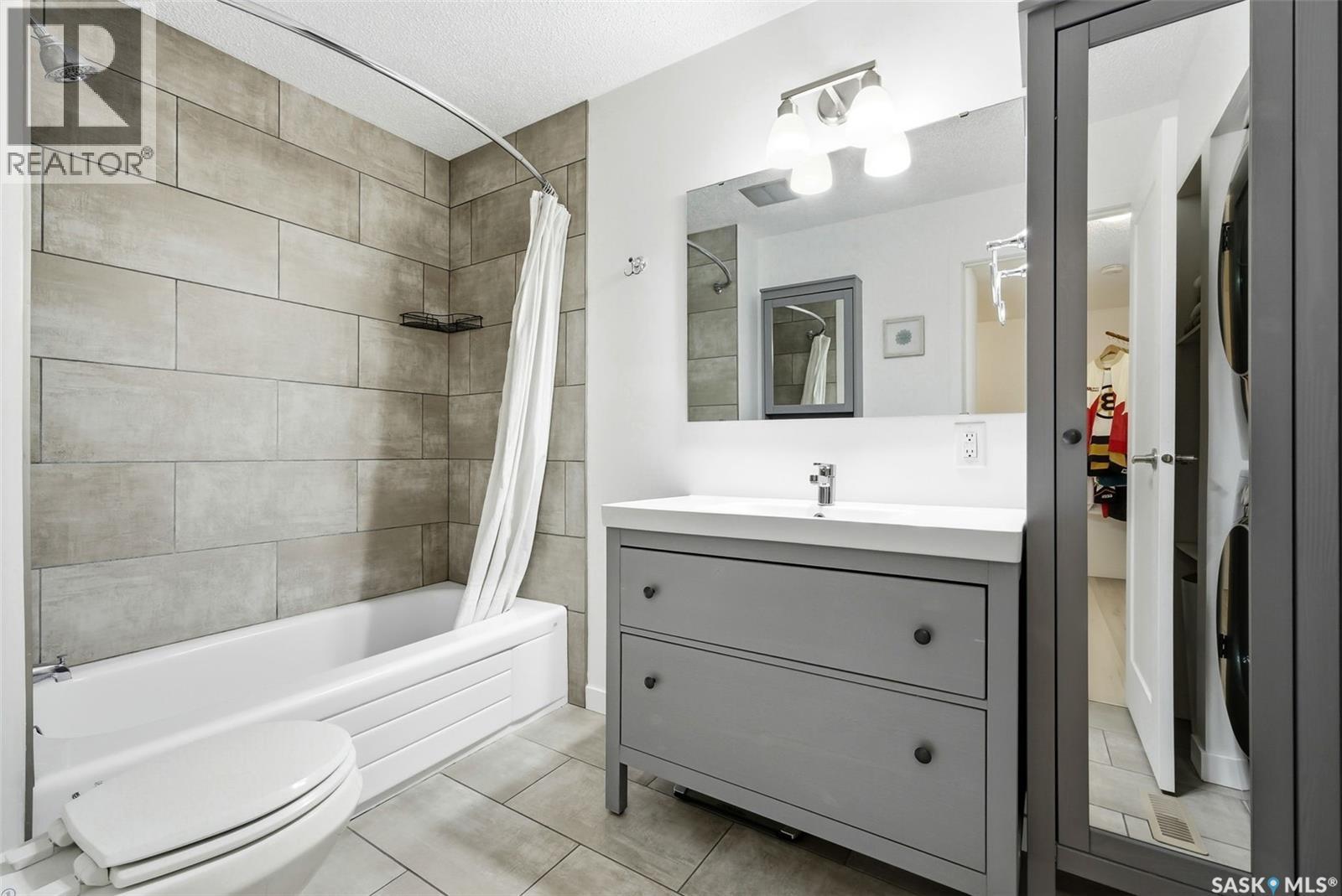 198 Plainsview Drive, Regina, SK - Indoor Photo Showing Bathroom