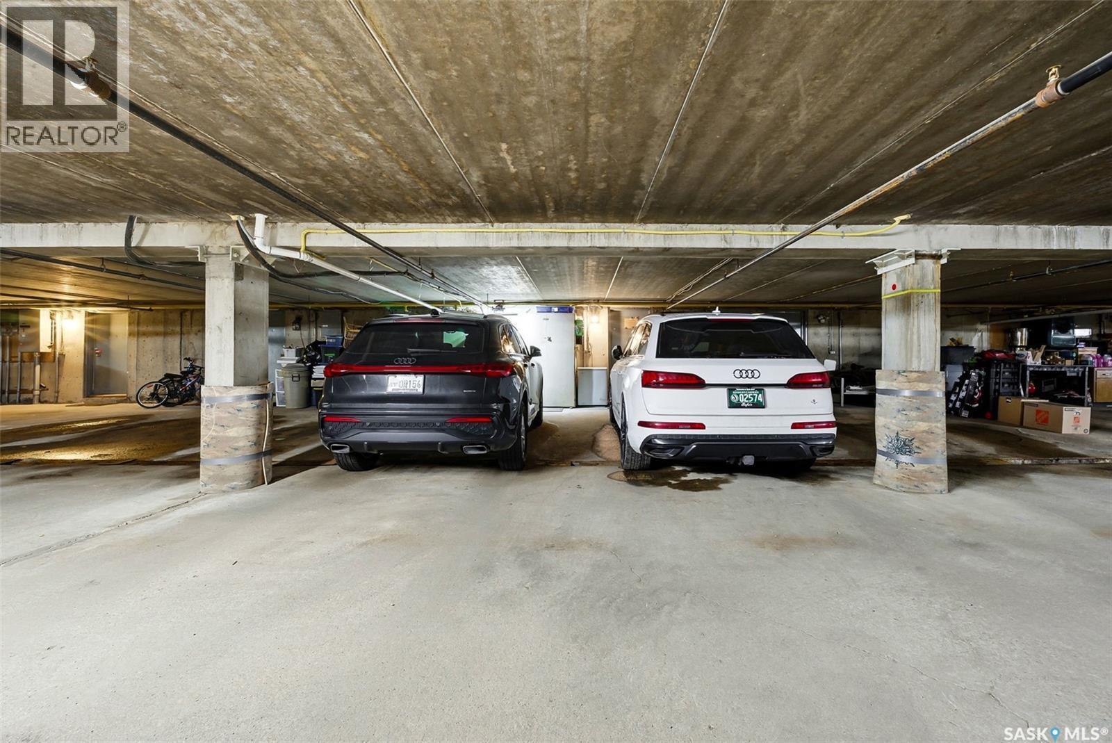 198 Plainsview Drive, Regina, SK - Indoor Photo Showing Garage