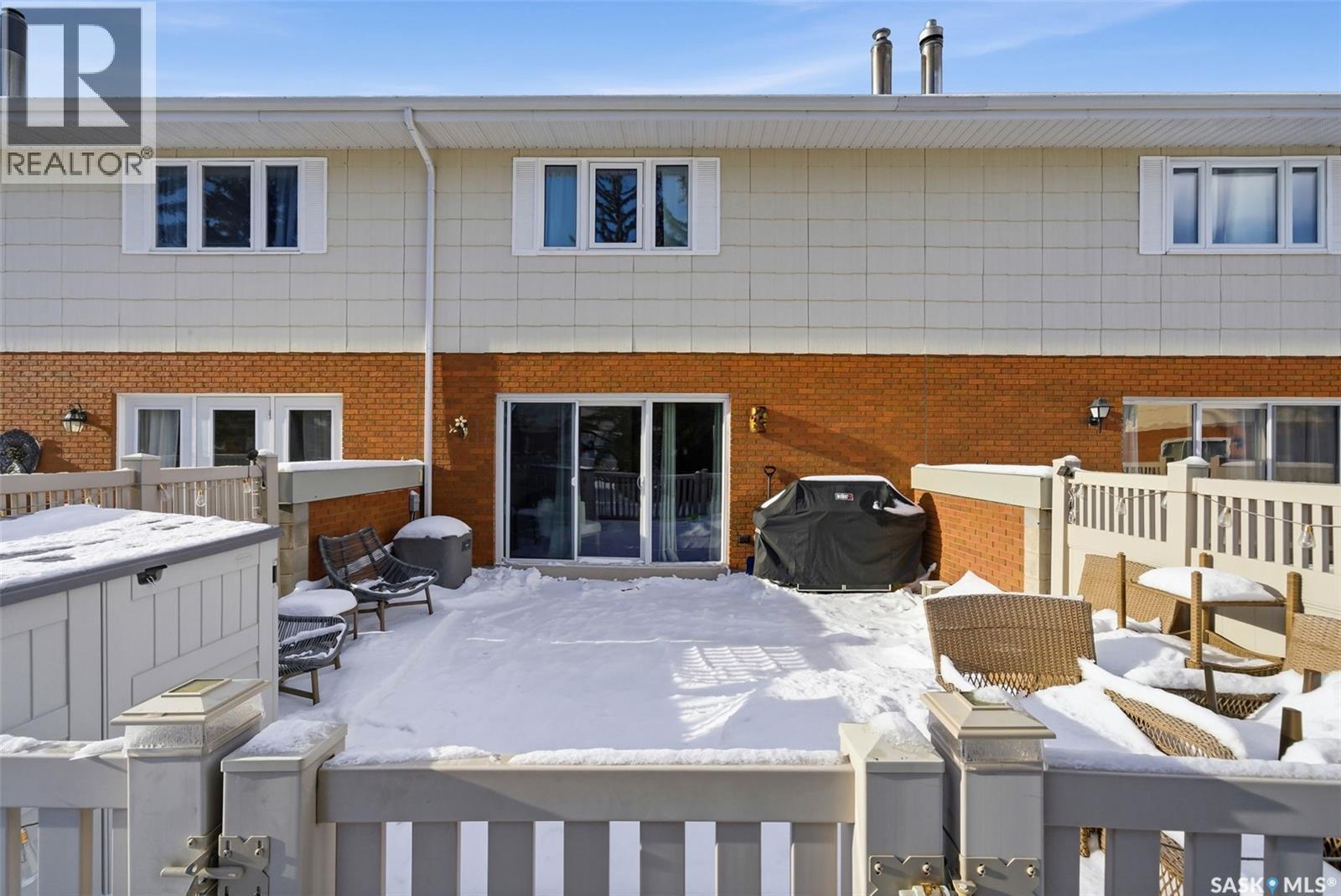 198 Plainsview Drive, Regina, SK - Outdoor With Exterior