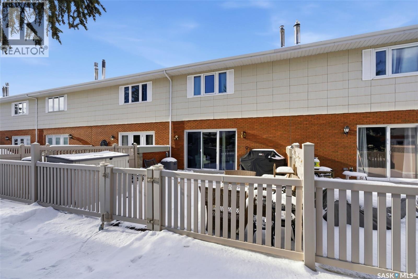 198 Plainsview Drive, Regina, SK - Outdoor With Deck Patio Veranda With Exterior