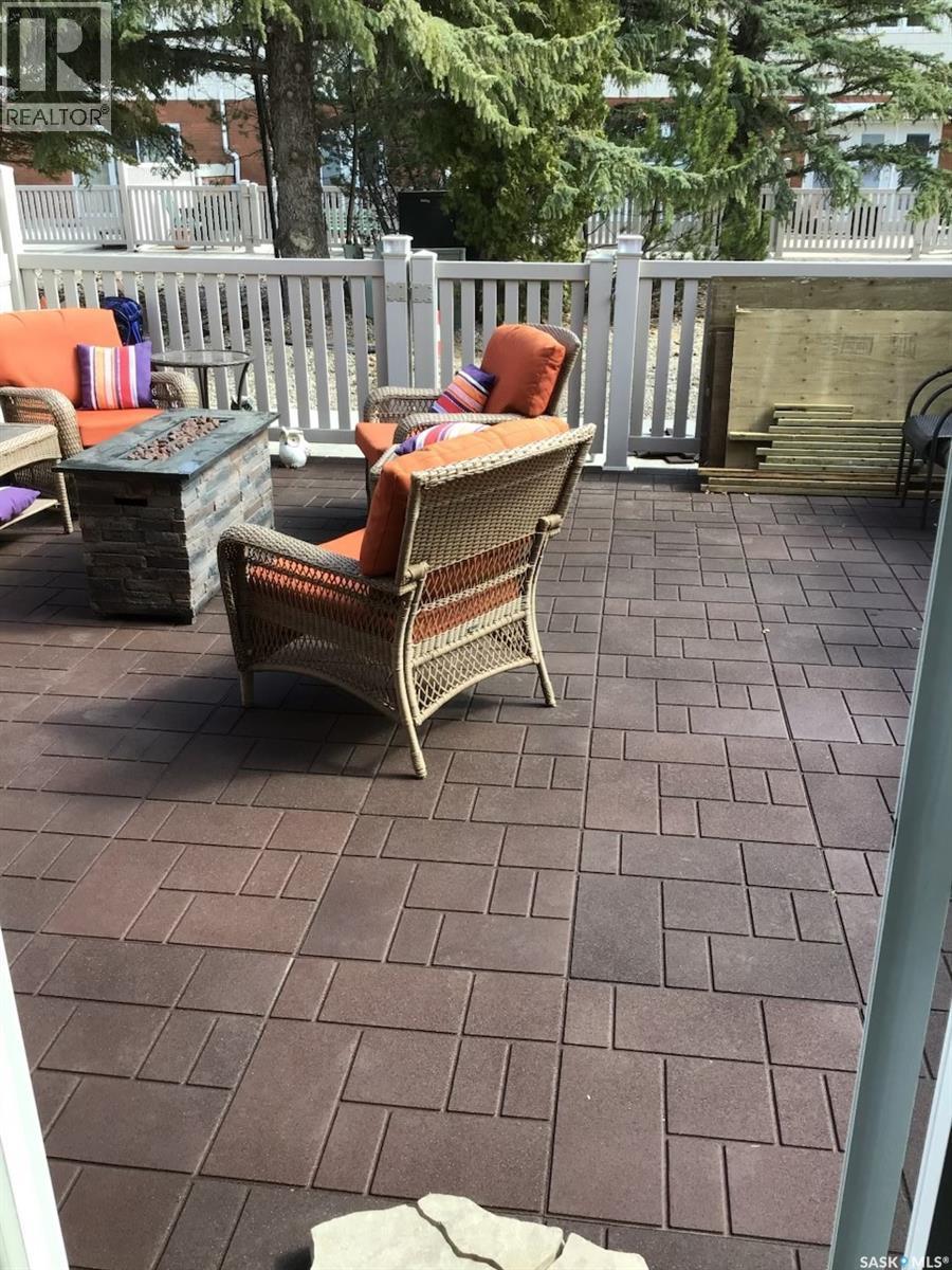 198 Plainsview Drive, Regina, SK - Outdoor With Deck Patio Veranda With Exterior