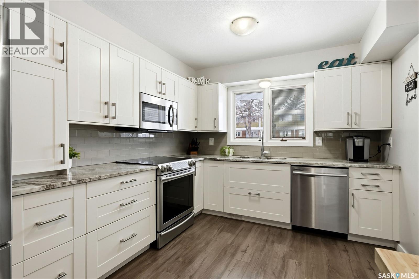 198 Plainsview Drive, Regina, SK - Indoor Photo Showing Kitchen With Stainless Steel Kitchen
