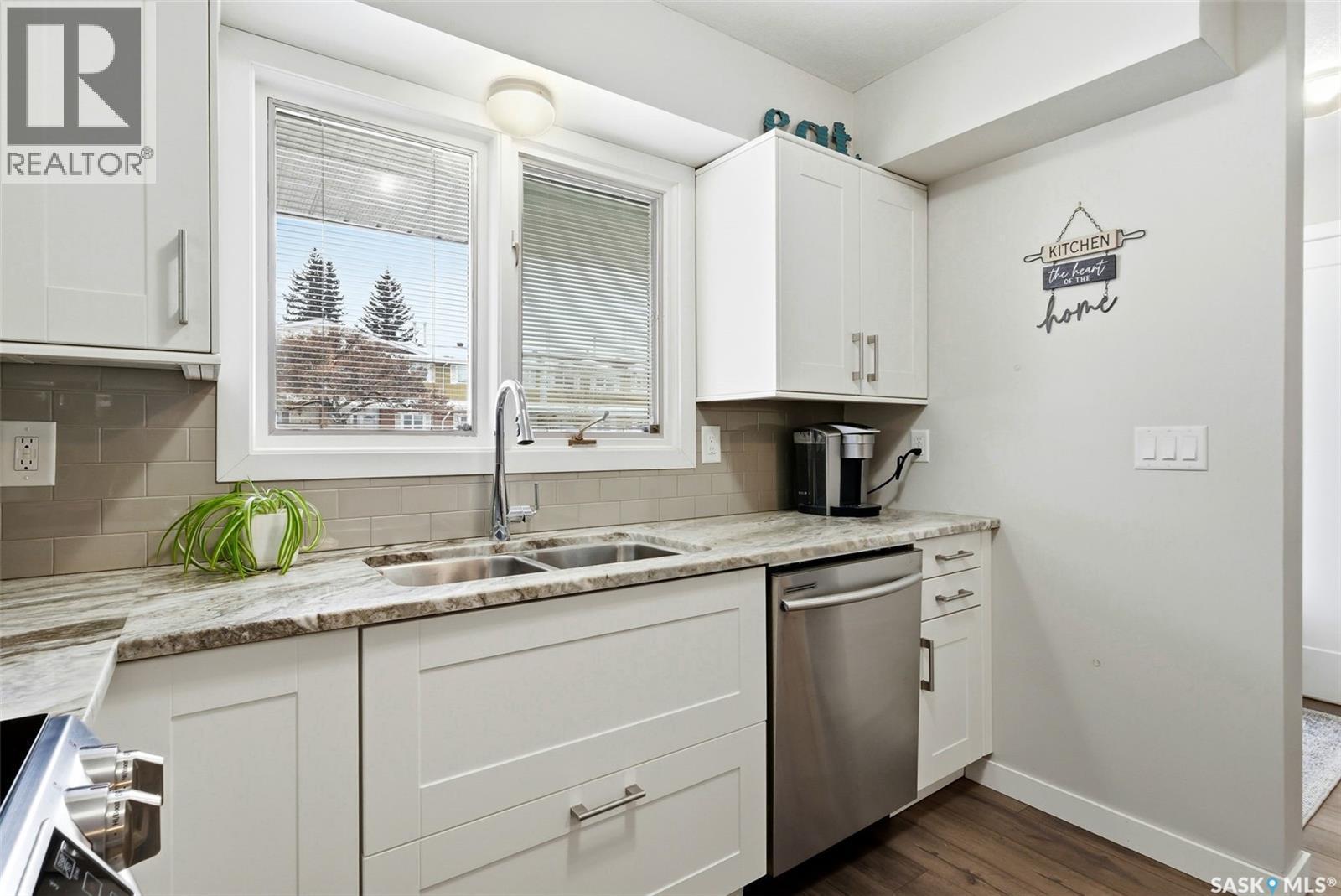 198 Plainsview Drive, Regina, SK - Indoor Photo Showing Kitchen With Double Sink