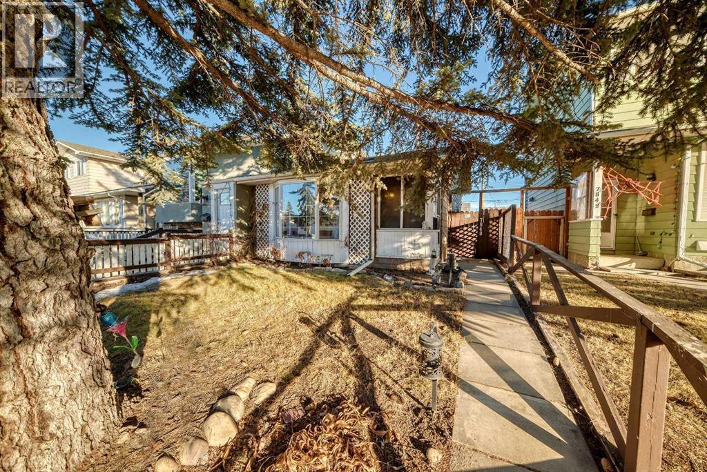 Landscaped front and back, with low level maintenance this home is perfect for those looking for a low maintenance property, that is perfect and ready to be enjoyed - 7840 20A Street Se, Calgary, AB - Outdoor