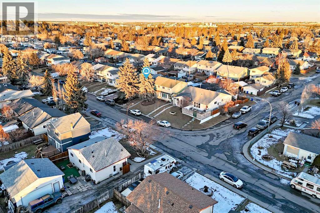 This home is situated on one of the best streets, close to all major amenities - 7840 20A Street Se, Calgary, AB - Outdoor With View