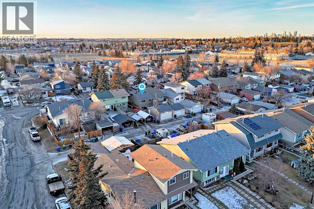 Close to the river, parks, schools, shopping and all major roadways - 7840 20A Street Se, Calgary, AB - Outdoor With View