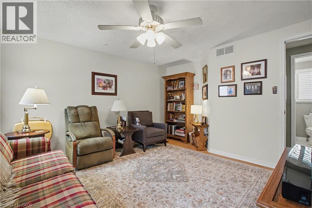 3rd bdroom used as fam toom - 252 Keewatin Avenue, Kitchener, ON - Indoor