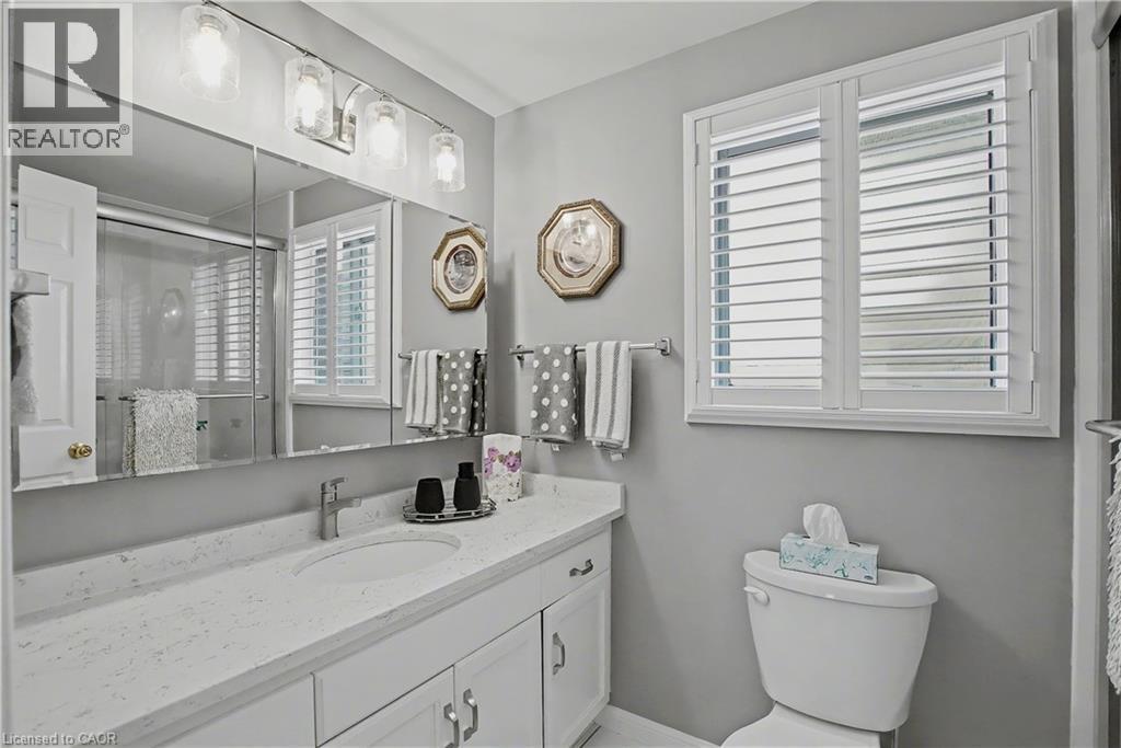 bdrm level family bthrm - 252 Keewatin Avenue, Kitchener, ON - Indoor Photo Showing Bathroom