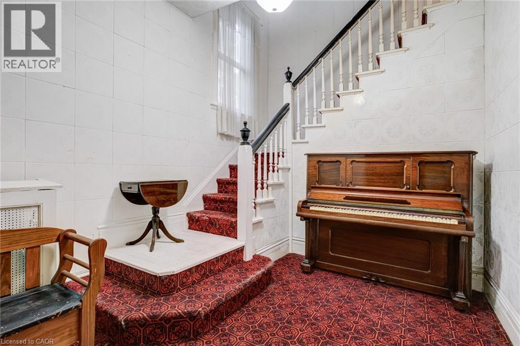 99 Blake Street, Hamilton, ON - Indoor Photo Showing Other Room