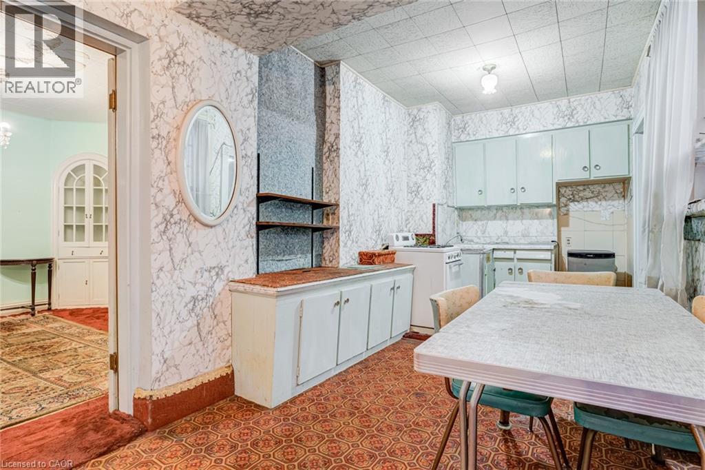 99 Blake Street, Hamilton, ON - Indoor Photo Showing Kitchen