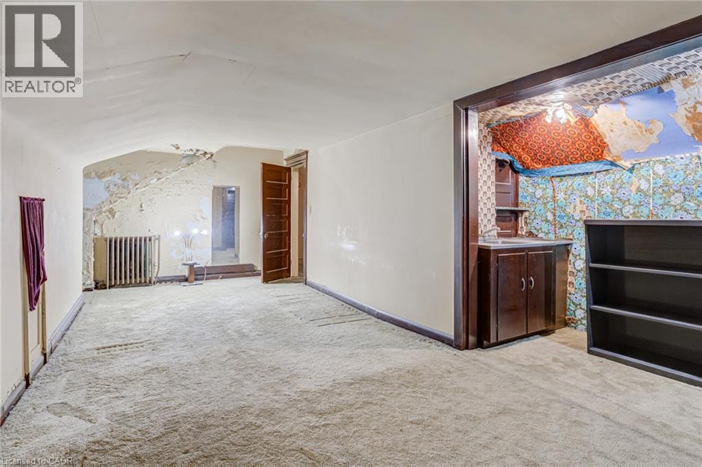 99 Blake Street, Hamilton, ON - Indoor Photo Showing Other Room