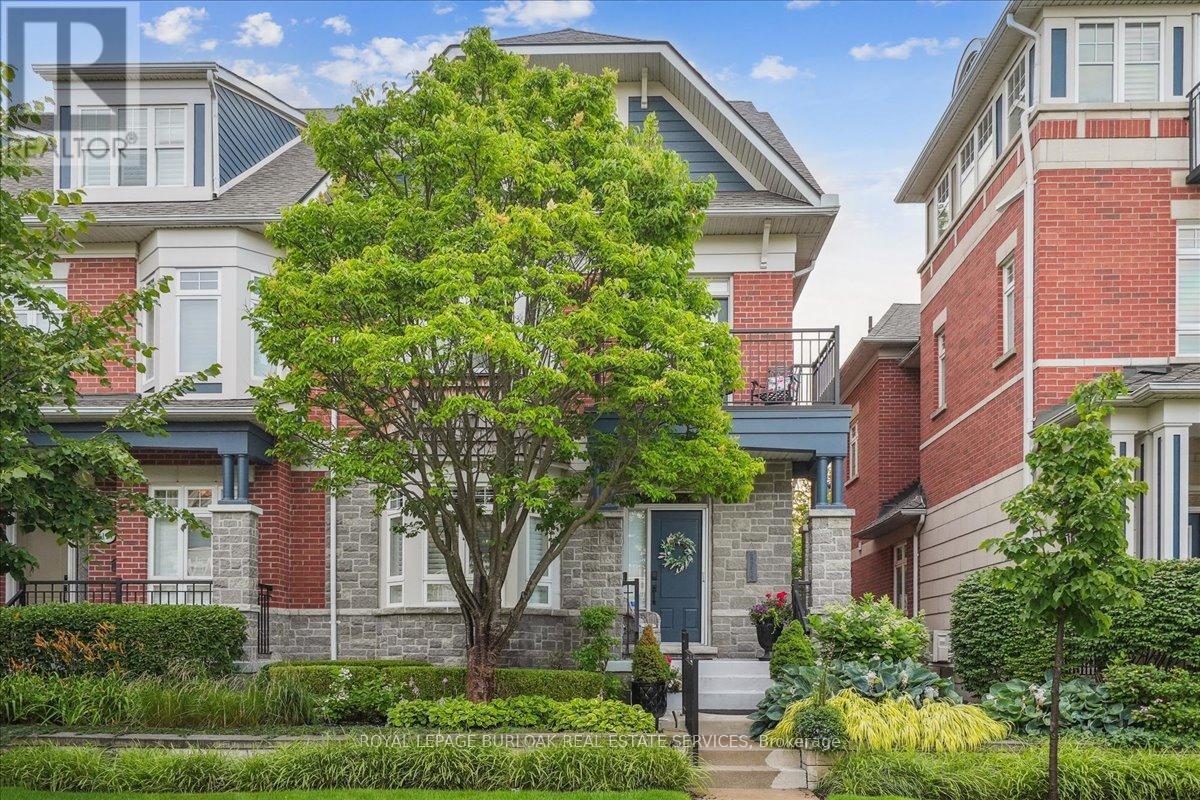 111 St. Lawrence Drive, Mississauga, ON - Outdoor With Facade