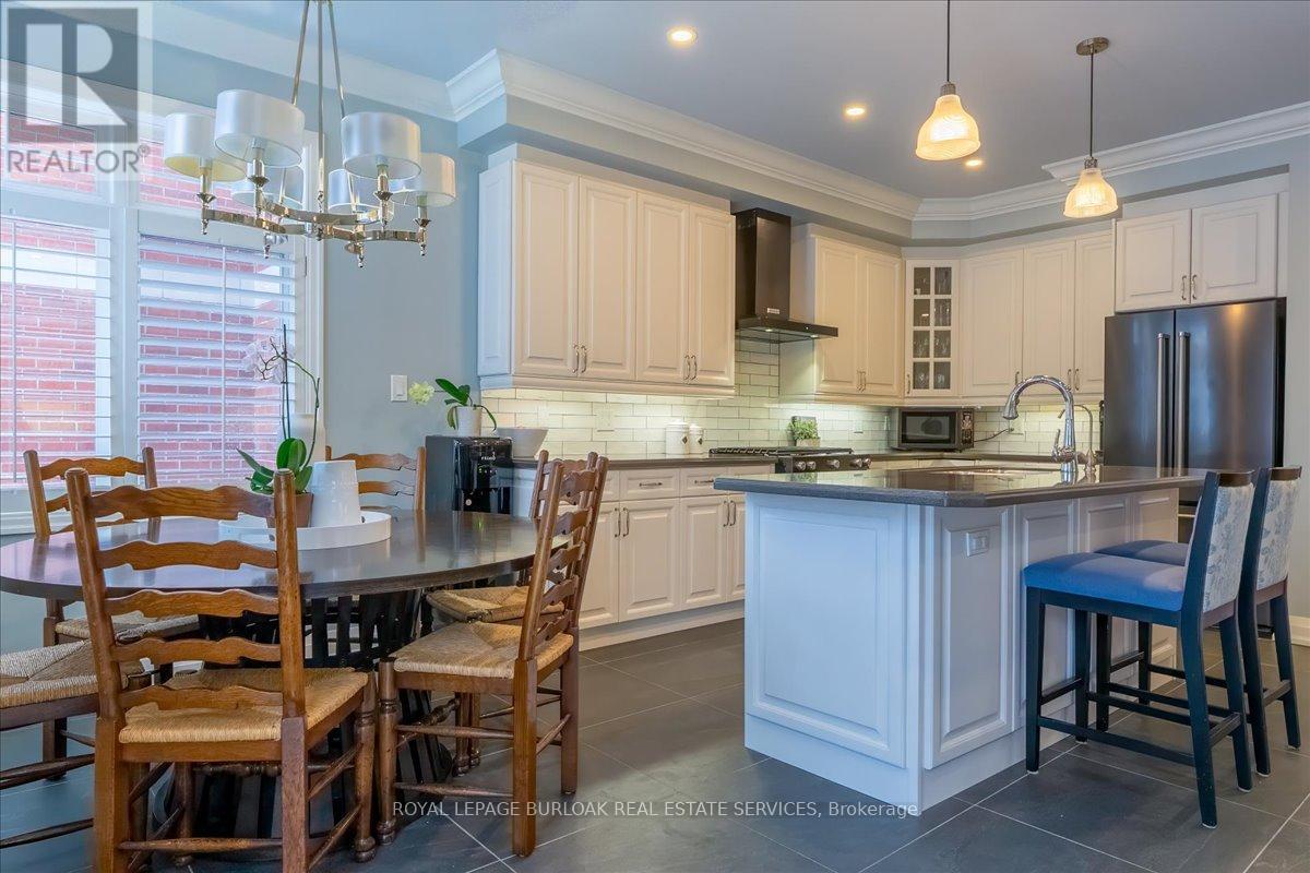 111 St. Lawrence Drive, Mississauga, ON - Indoor