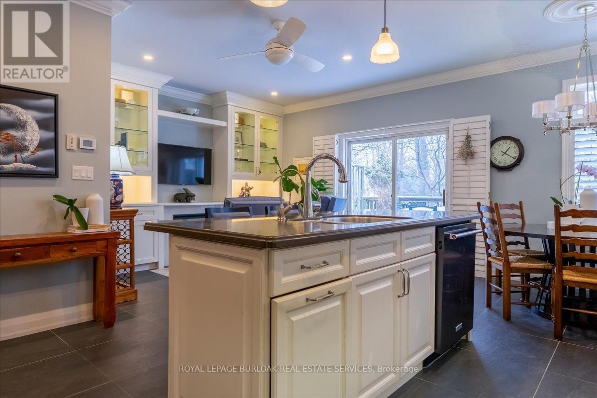 111 St. Lawrence Drive, Mississauga, ON - Indoor