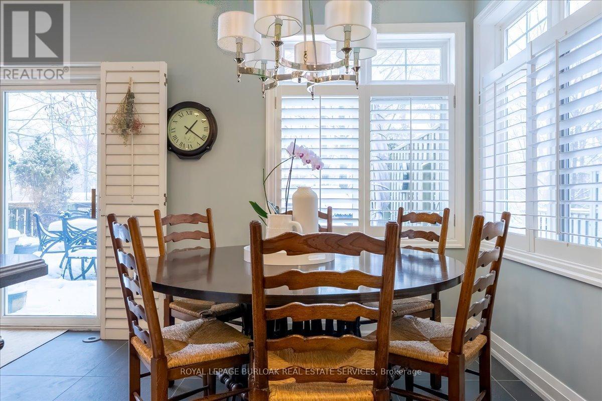 111 St. Lawrence Drive, Mississauga, ON - Indoor Photo Showing Dining Room
