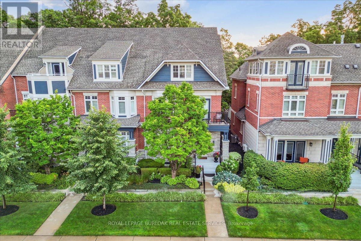 111 St. Lawrence Drive, Mississauga, ON - Outdoor With Facade