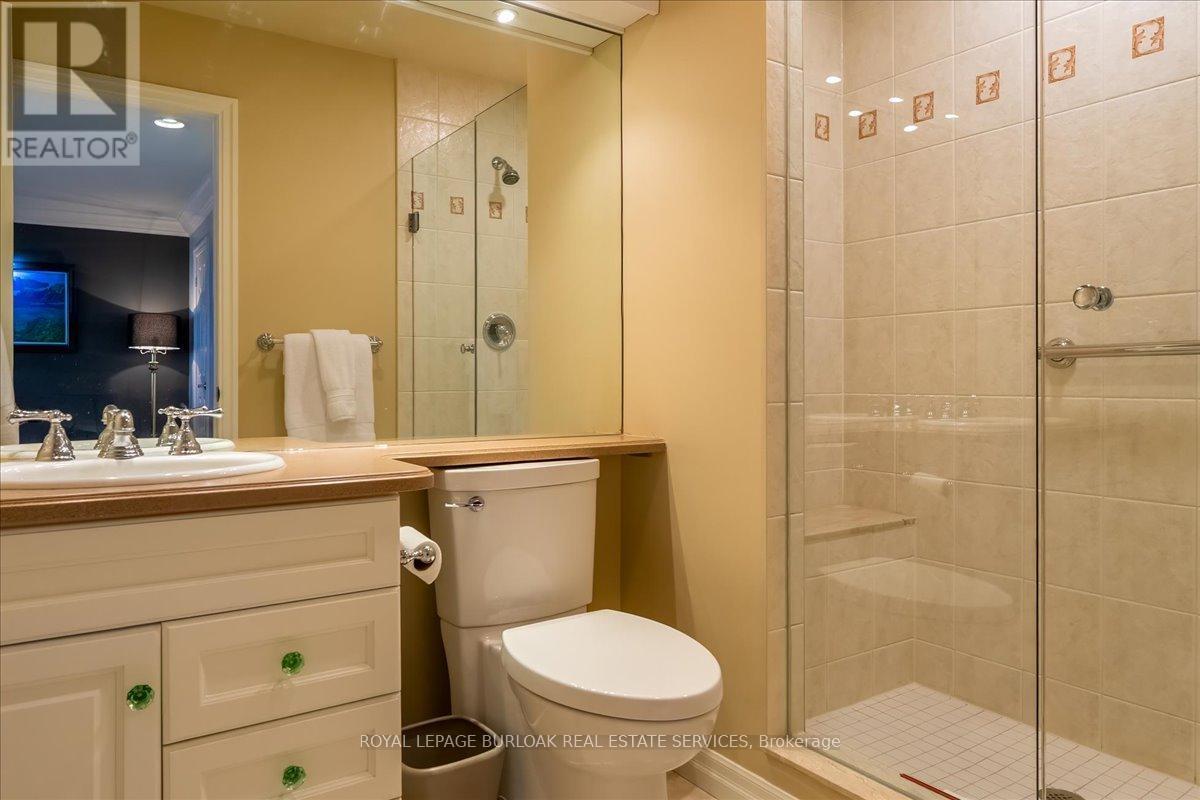 111 St. Lawrence Drive, Mississauga, ON - Indoor Photo Showing Bathroom