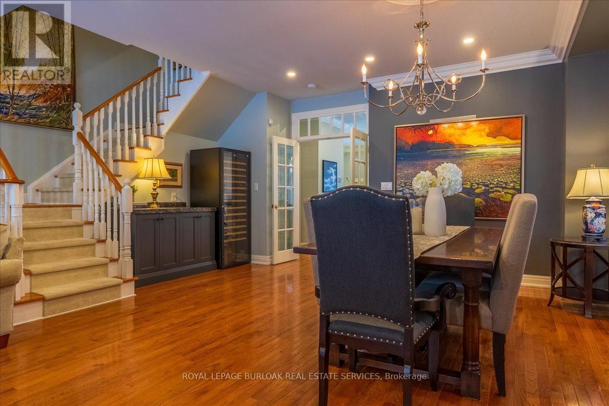 111 St. Lawrence Drive, Mississauga, ON - Indoor Photo Showing Dining Room