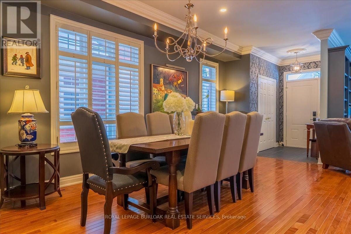 111 St. Lawrence Drive, Mississauga, ON - Indoor Photo Showing Dining Room