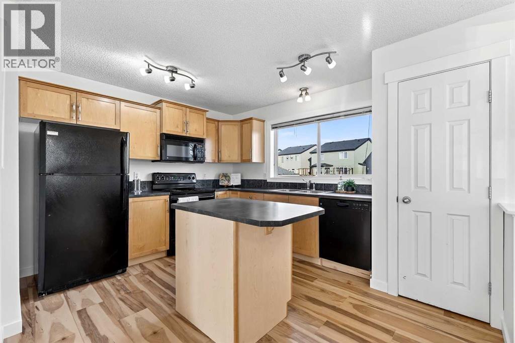 109 Copperstone Grove Se, Calgary, AB - Indoor Photo Showing Kitchen
