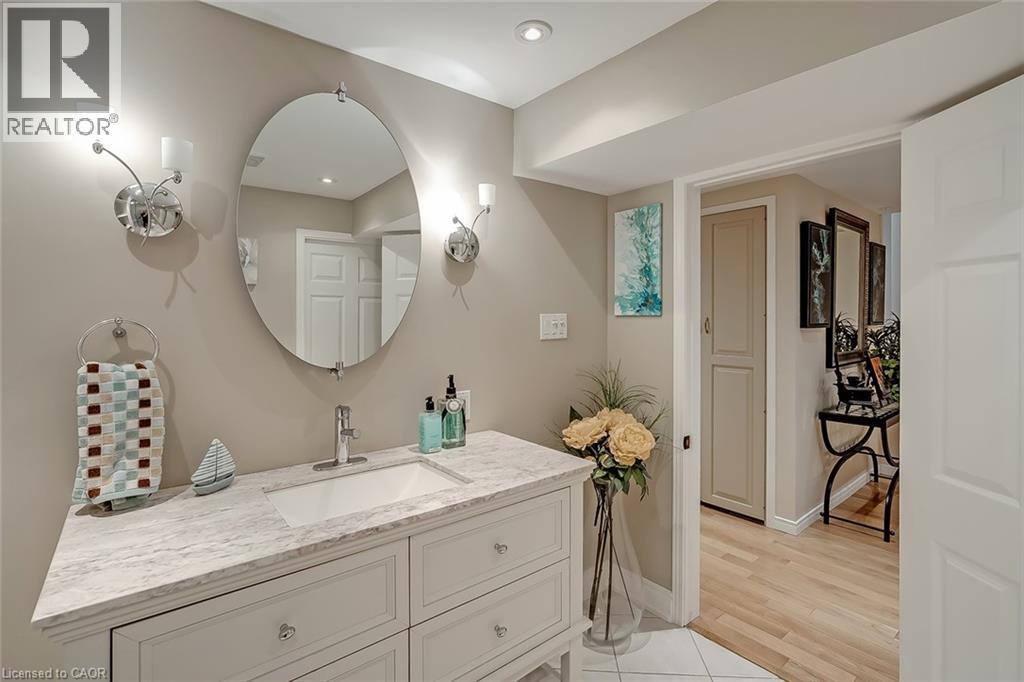 4304 Taywood Drive, Burlington, ON - Indoor Photo Showing Bathroom