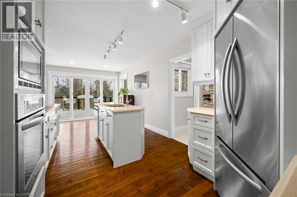 339 Glenridge Drive, Waterloo, ON - Indoor Photo Showing Kitchen