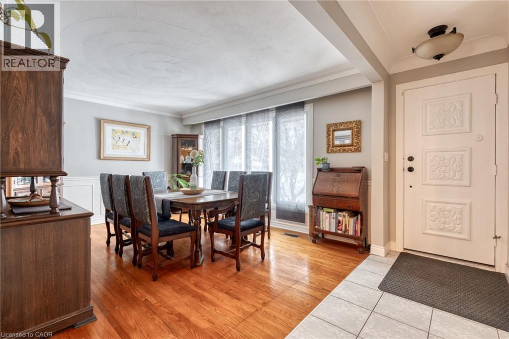 162 Bendamere Avenue, Hamilton, ON - Indoor Photo Showing Dining Room