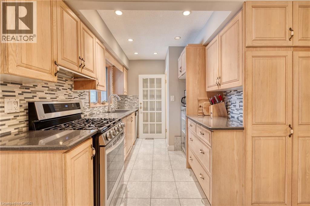 162 Bendamere Avenue, Hamilton, ON - Indoor Photo Showing Kitchen