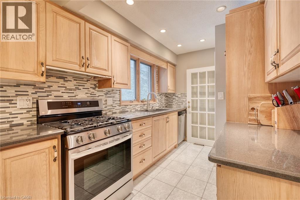 162 Bendamere Avenue, Hamilton, ON - Indoor Photo Showing Kitchen