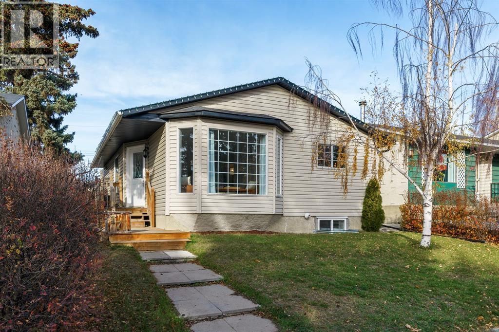 17 Aster Place Se, Airdrie, AB - Outdoor