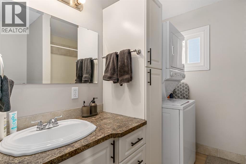 17 Aster Place Se, Airdrie, AB - Indoor Photo Showing Bathroom