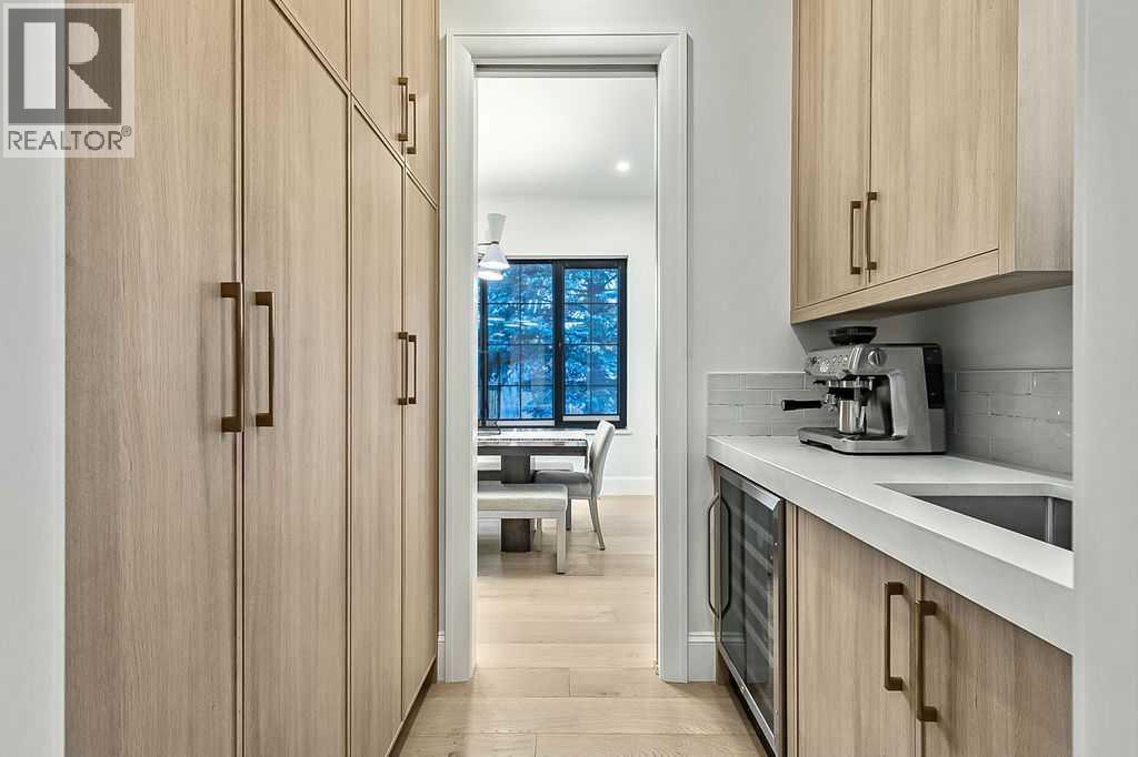 56 Lissington Drive Sw, Calgary, AB - Indoor Photo Showing Kitchen