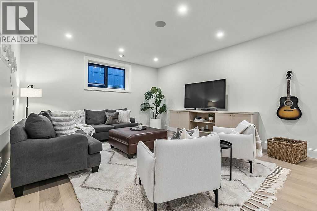 56 Lissington Drive Sw, Calgary, AB - Indoor