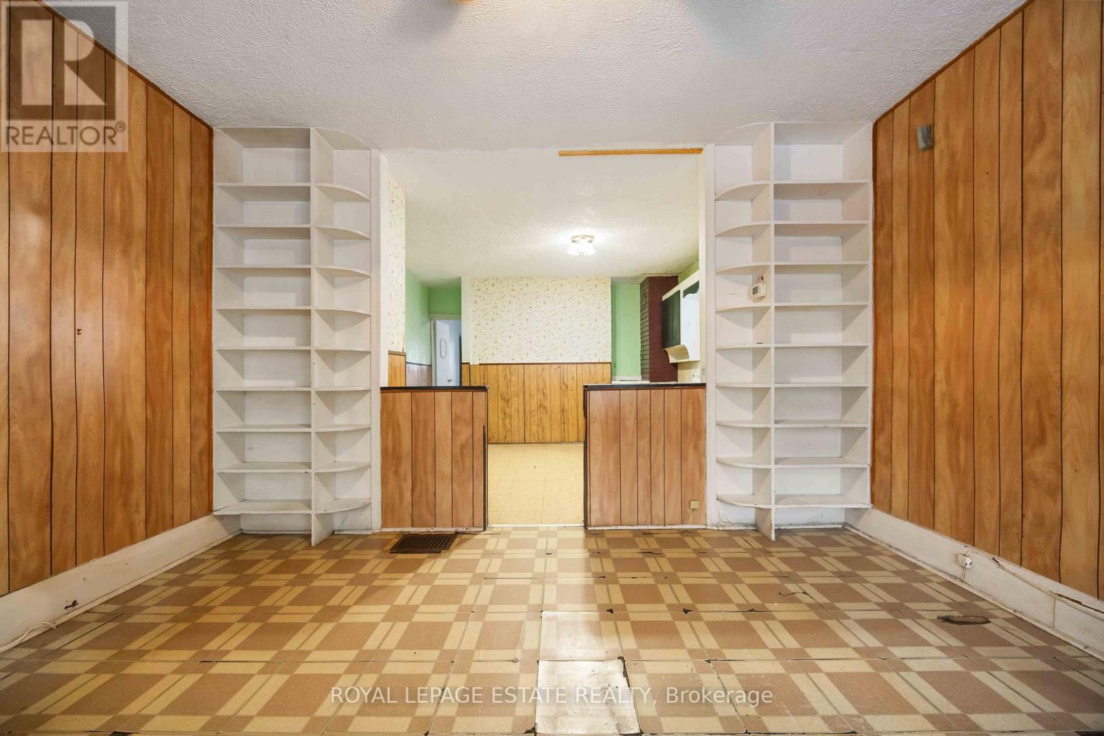 You Get the Vibe. - 337 Craven Road, Toronto, ON - Indoor Photo Showing Other Room