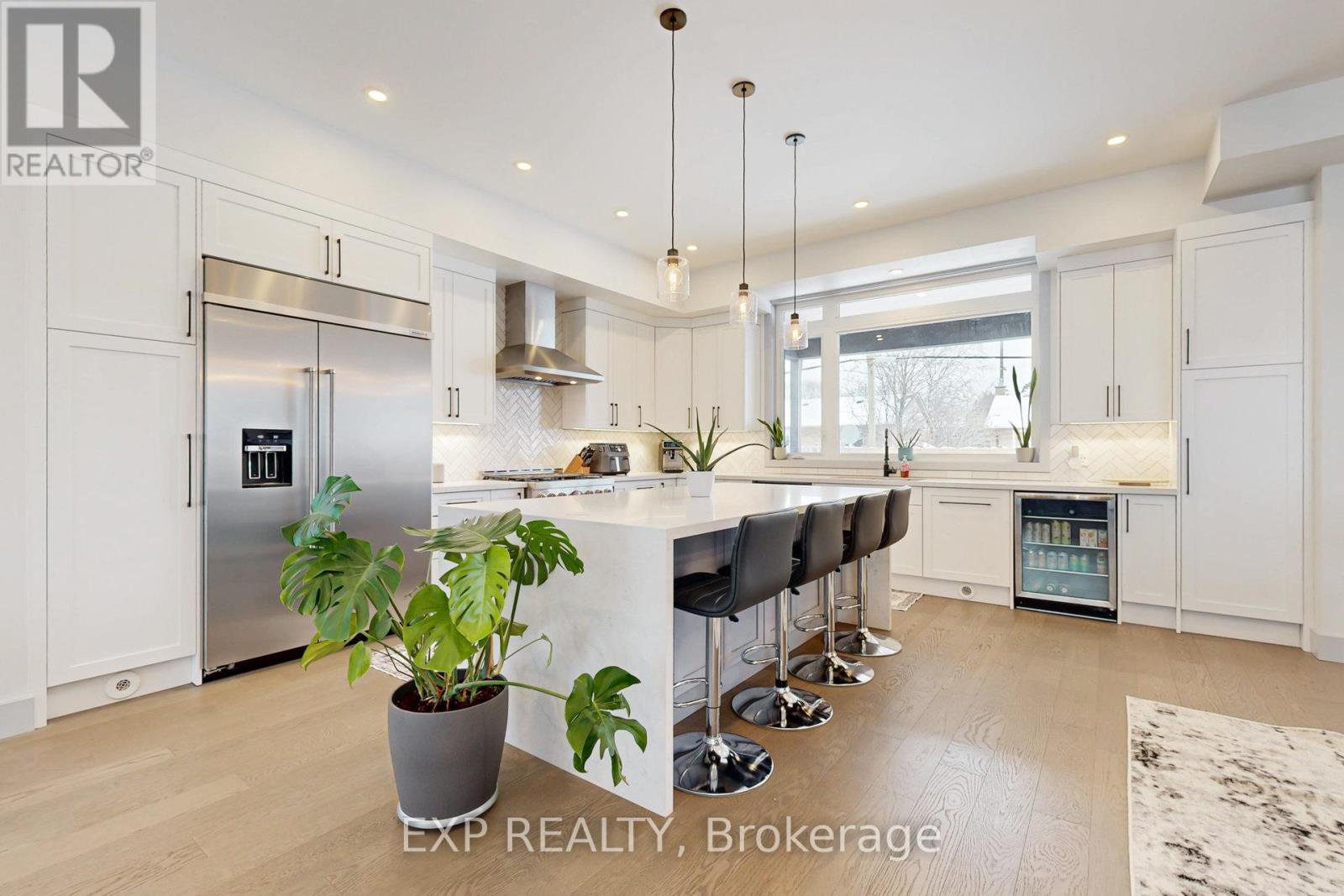 169 Euston Road, Burlington, ON - Indoor Photo Showing Kitchen With Upgraded Kitchen