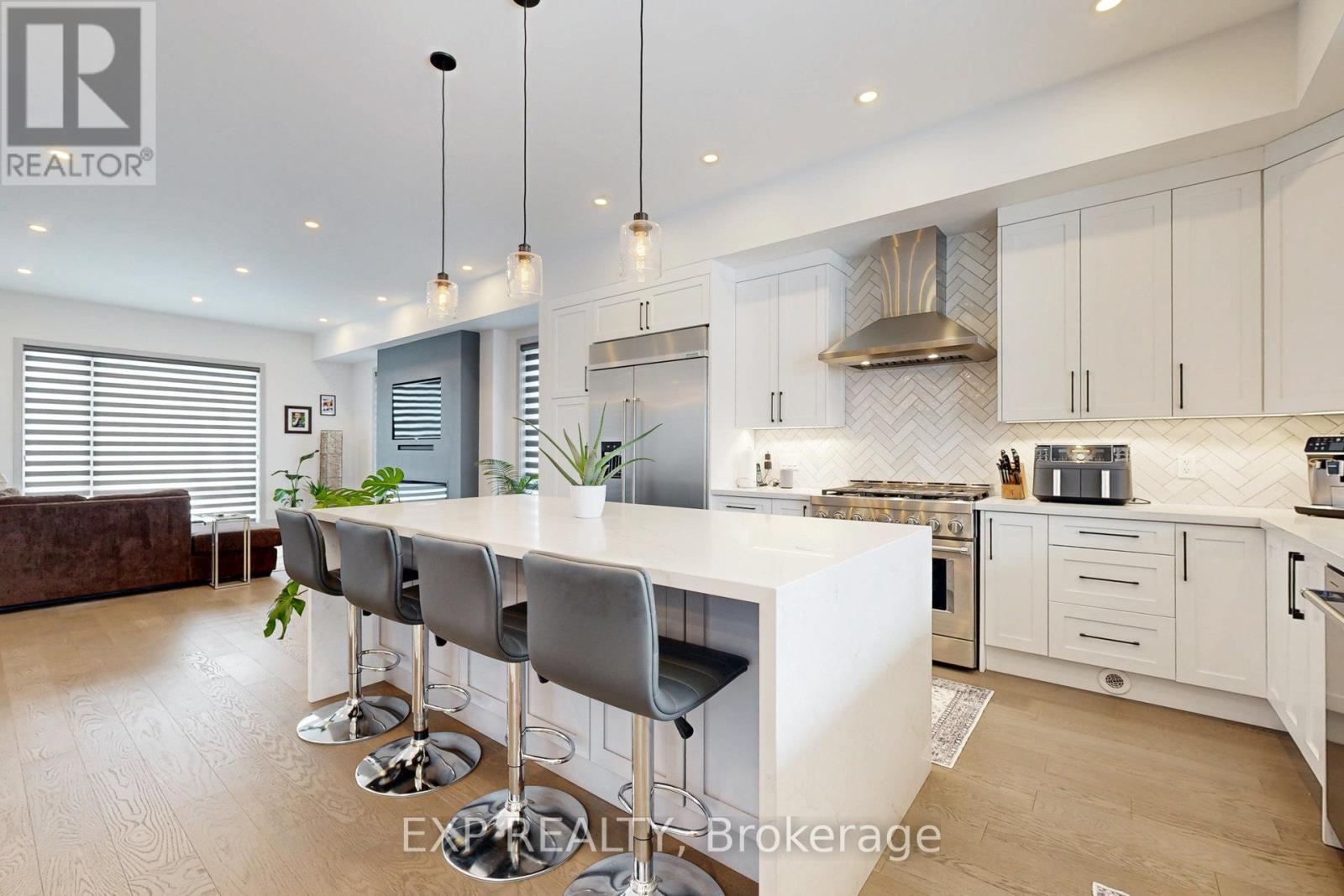169 Euston Road, Burlington, ON - Indoor Photo Showing Kitchen With Upgraded Kitchen