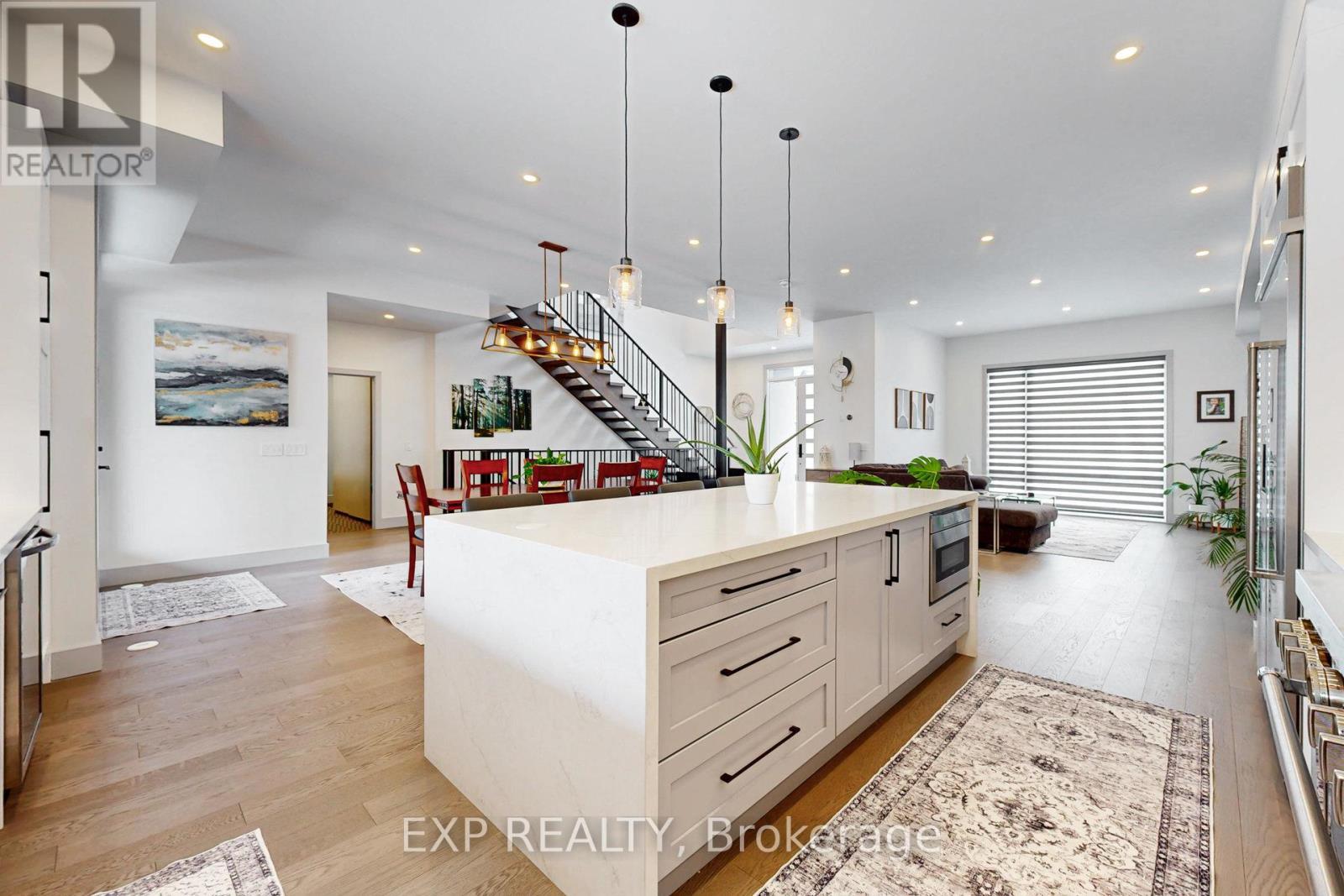 169 Euston Road, Burlington, ON - Indoor Photo Showing Kitchen With Upgraded Kitchen