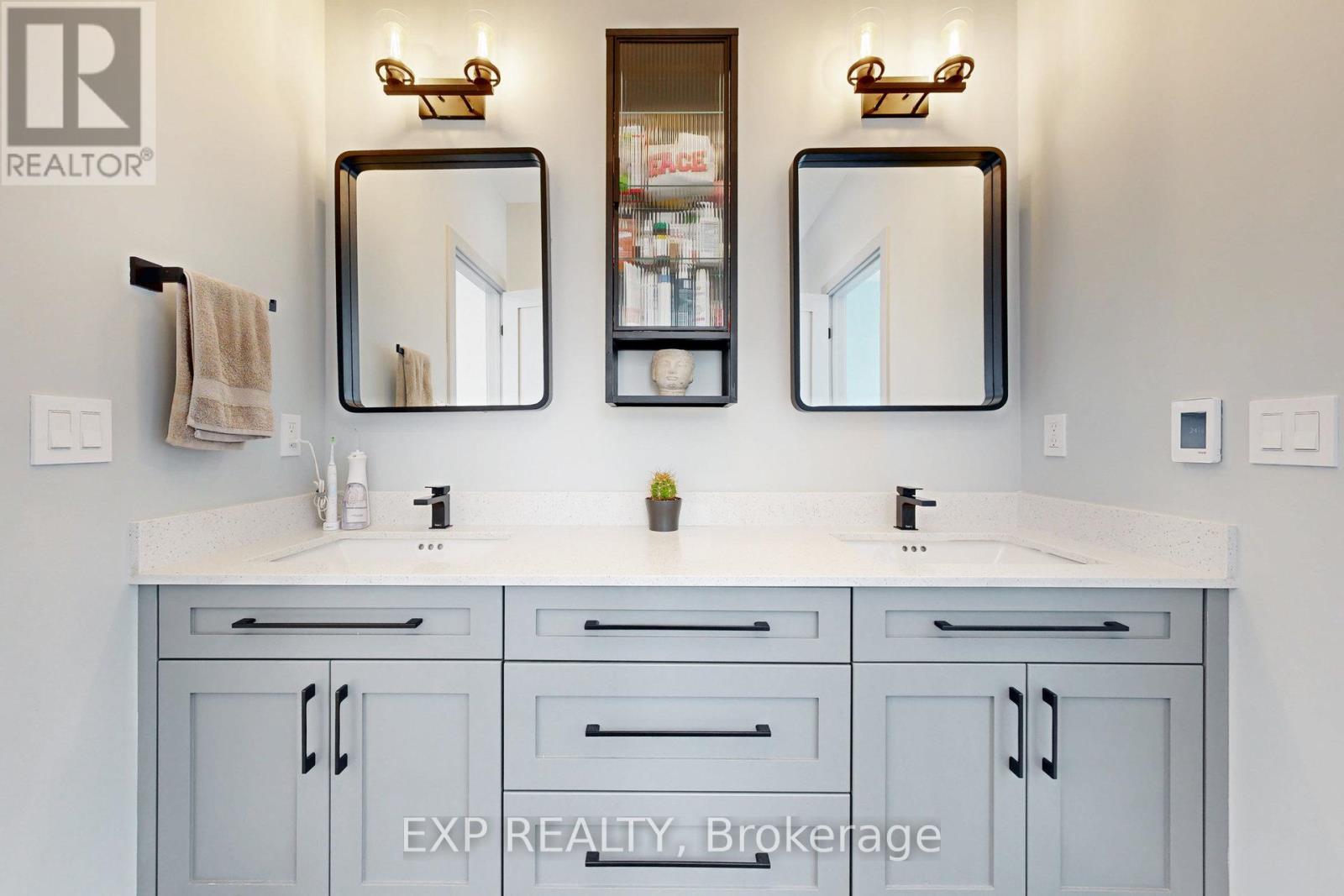 169 Euston Road, Burlington, ON - Indoor Photo Showing Bathroom