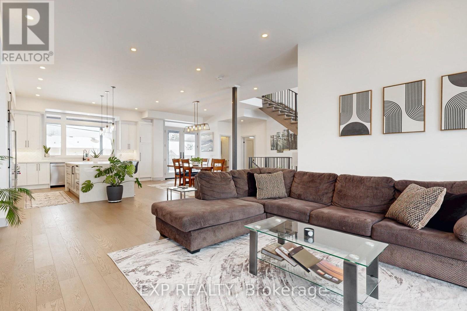 169 Euston Road, Burlington, ON - Indoor Photo Showing Living Room