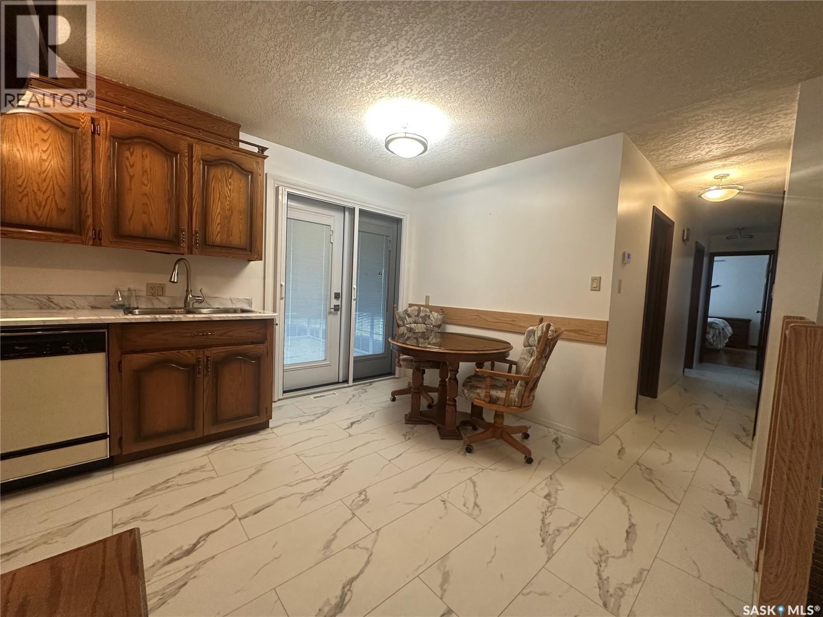 340 Canora Avenue, Canora, SK - Indoor