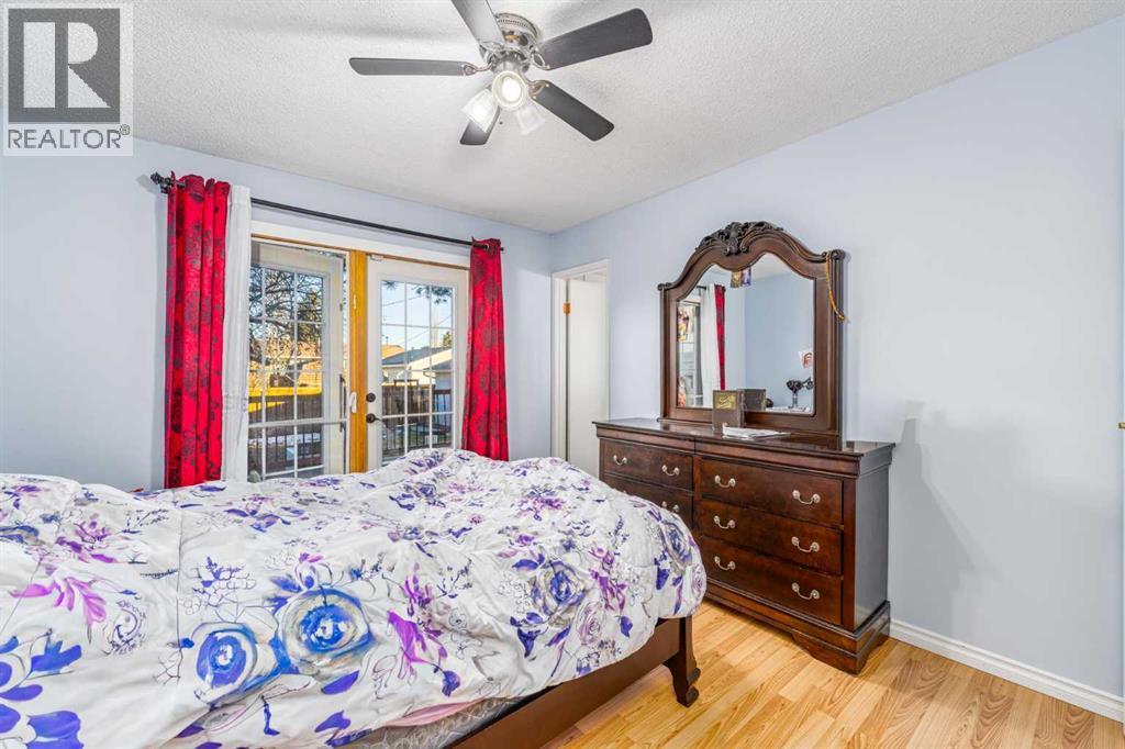 5816 Maddock Drive Ne, Calgary, AB - Indoor Photo Showing Bedroom
