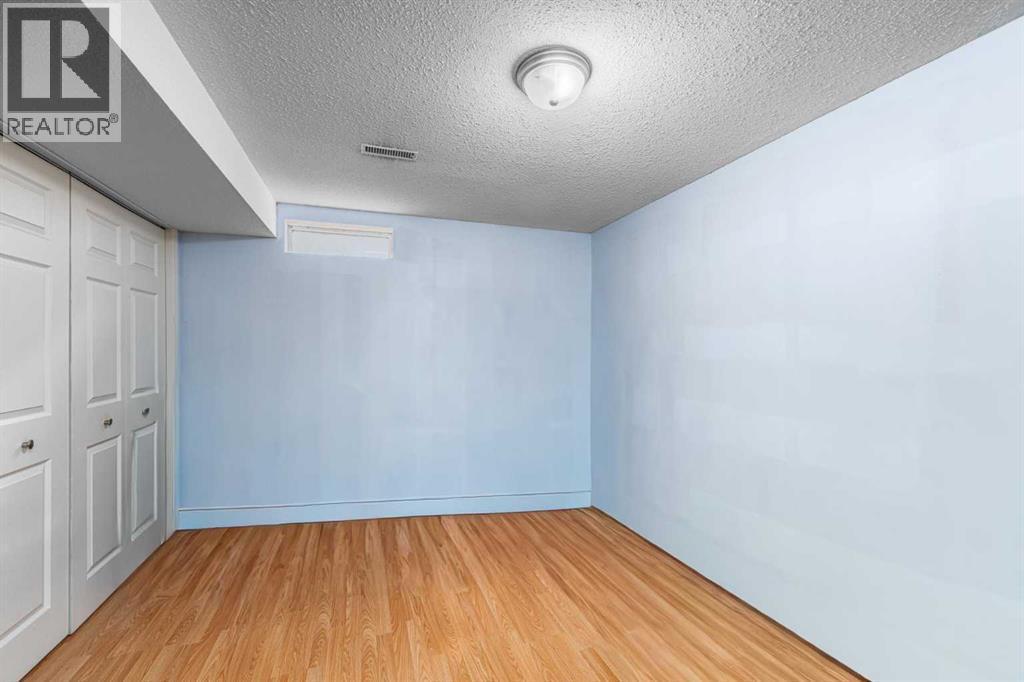 5816 Maddock Drive Ne, Calgary, AB - Indoor Photo Showing Other Room