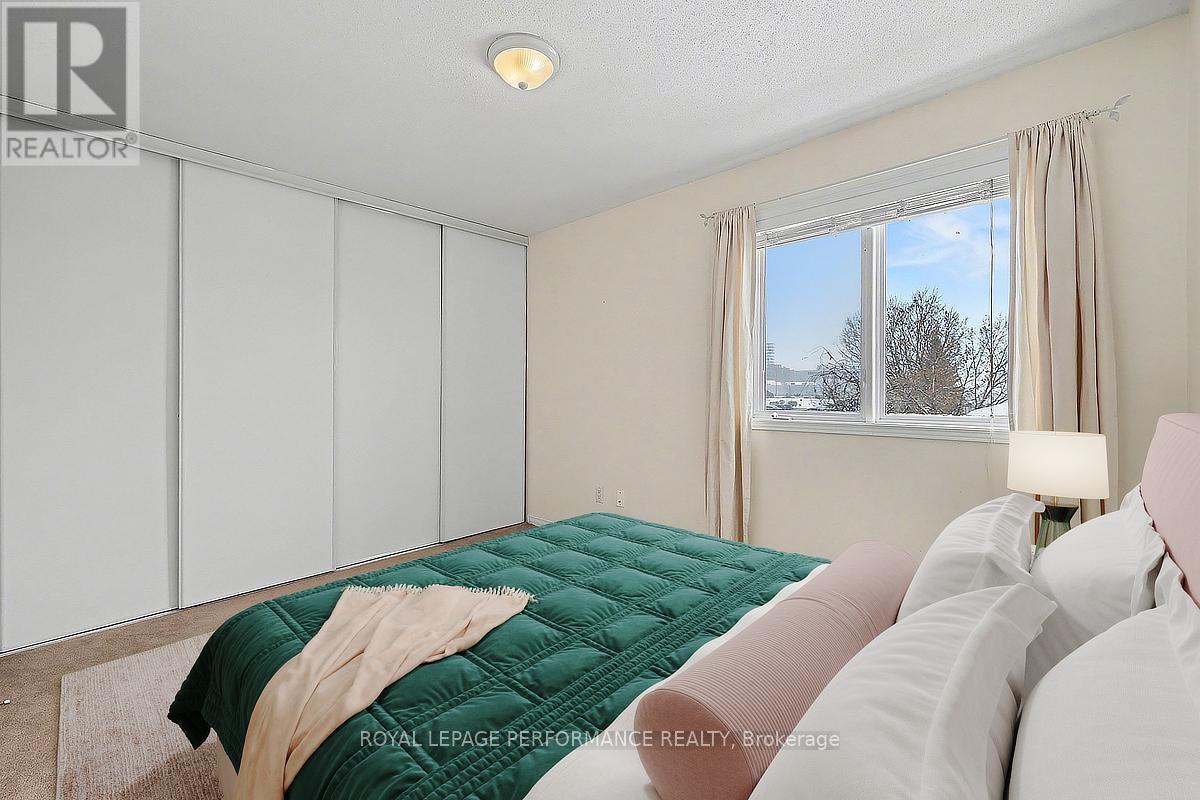 83 Manhattan Crescent, Ottawa, ON - Indoor Photo Showing Bedroom