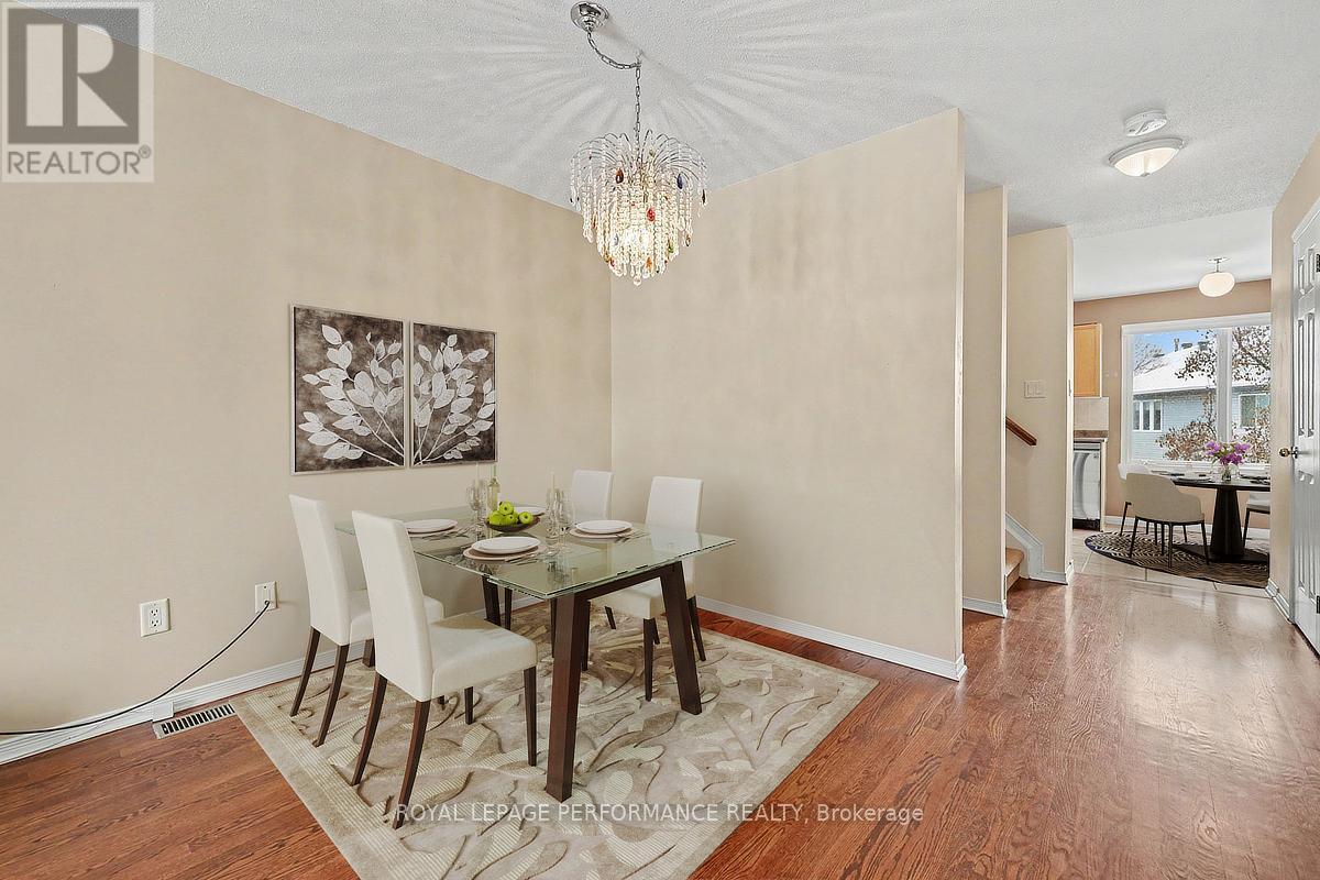 83 Manhattan Crescent, Ottawa, ON - Indoor Photo Showing Dining Room