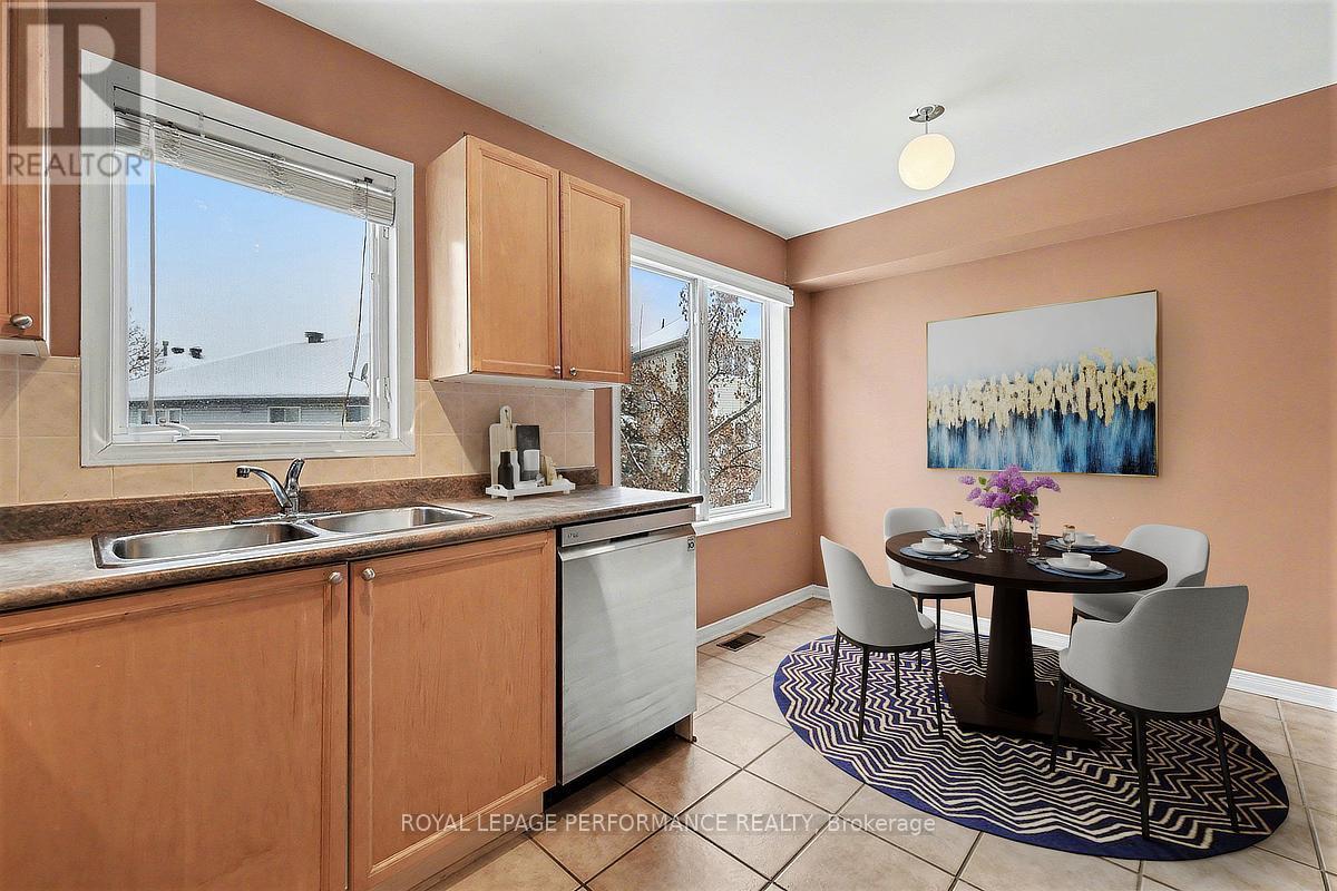 83 Manhattan Crescent, Ottawa, ON - Indoor Photo Showing Other Room