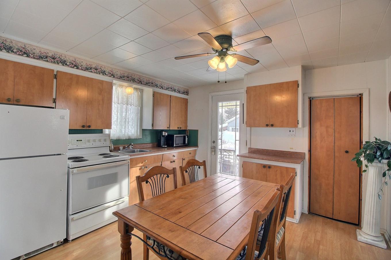Cuisine - 1790 Rue Bourassa, Val-D'Or, QC - Indoor Photo Showing Kitchen With Double Sink